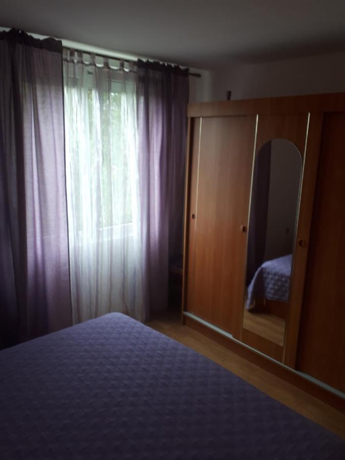 Apartments Makaus Kampor Exterior photo
