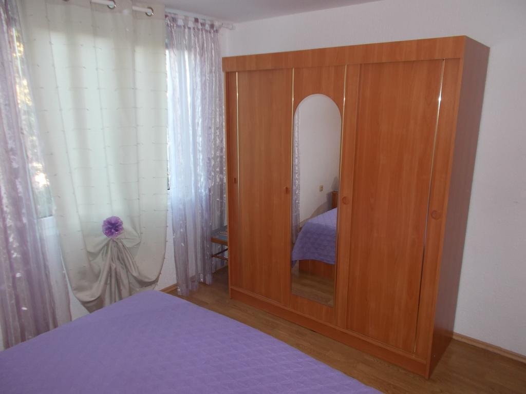 Apartments Makaus Kampor Exterior photo